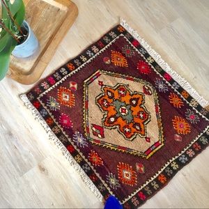 Vintage new wool rug
